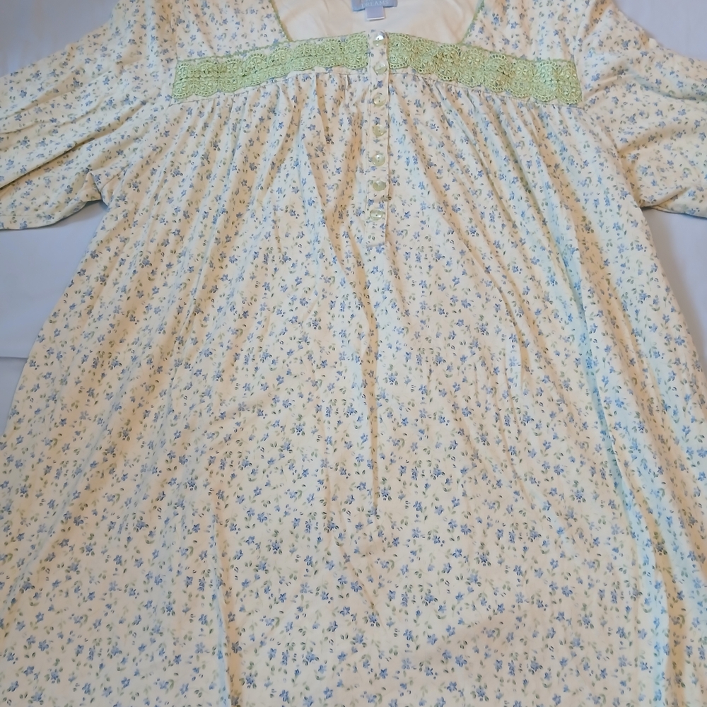 Celestrial Dreams Green and Blue Nightgown